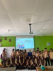 MEDIA SOSIAL SEBAGAI UPAYA PENDIDIKAN KARAKTER di SMPN 1 Patuk